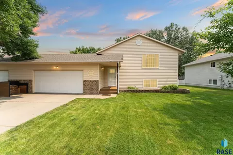 112 Deerview Ave, Tea, SD 57064 photo 1