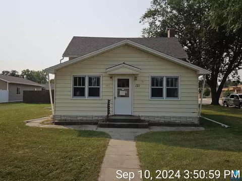 121 5th St, Ipswich, SD 57451 photo 2