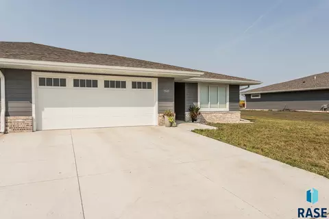 1507 Neil Ave, Dell Rapids, SD 57022 photo 1