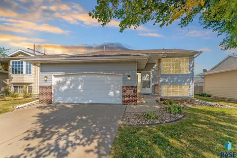 4912 S Galway Ave, Sioux Falls, SD 57106