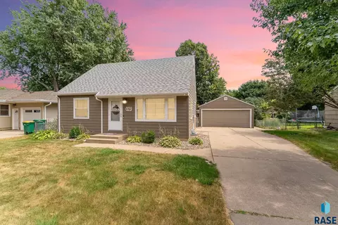 1312 S Blauvelt Ave, Sioux Falls, SD 57105