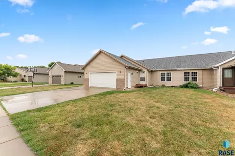 4109 W Newcomb Dr, Sioux Falls, SD 57106