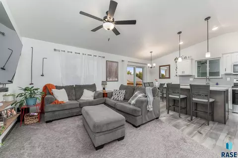625 N Everest Ave, Tea, SD 57064 photo 9