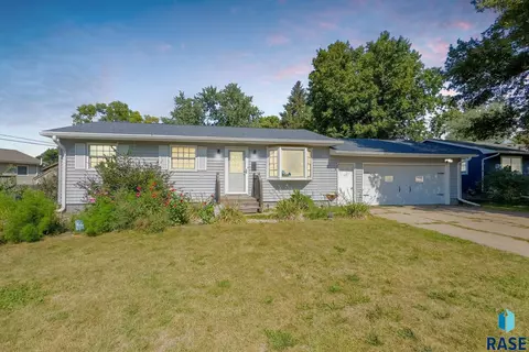 4104 E Walker Way, Sioux Falls, SD 57103 photo 1
