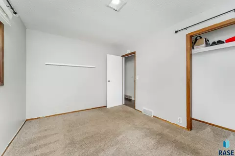 4104 E Walker Way, Sioux Falls, SD 57103 photo 9