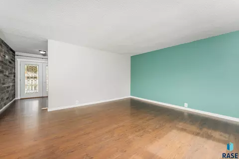 4104 E Walker Way, Sioux Falls, SD 57103 photo 3