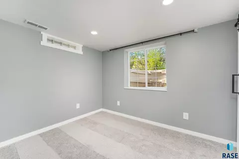4104 E Walker Way, Sioux Falls, SD 57103 photo 18