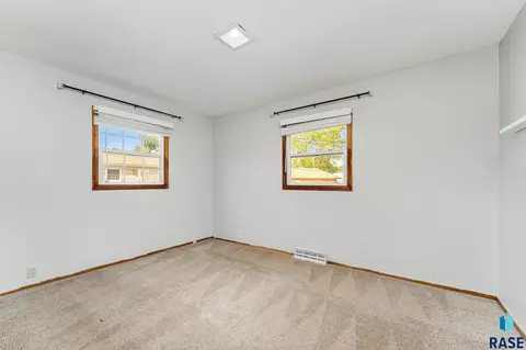 4104 E Walker Way, Sioux Falls, SD 57103 photo 8