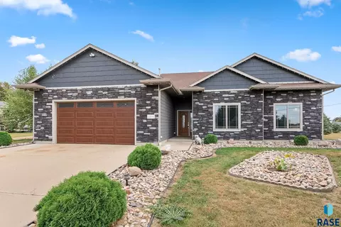 1201 E Carol St, Sioux Falls, SD 57104 photo 1