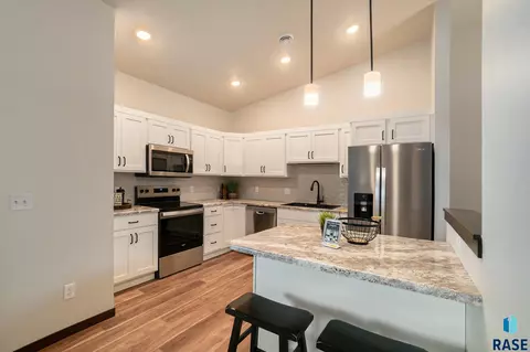 2305 E Cama Pl, Sioux Falls, SD 57108 photo 8