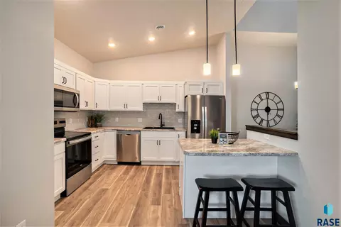 2305 E Cama Pl, Sioux Falls, SD 57108 photo 9