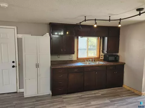 303 E 2nd St, Dell Rapids, SD 57022 photo 4