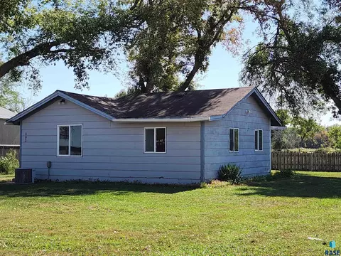 303 E 2nd St, Dell Rapids, SD 57022 photo 13