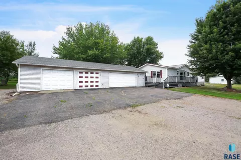 48178 Kim Cir, Brandon, SD 57005 photo 2