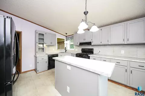 48178 Kim Cir, Brandon, SD 57005 photo 11