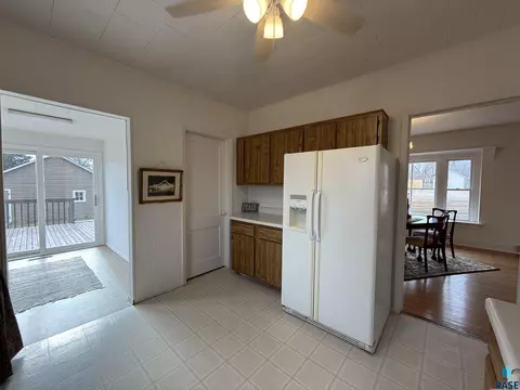 411 NE 3rd St, Madison, SD 57042 photo 9