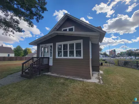 411 NE 3rd St, Madison, SD 57042 photo 28