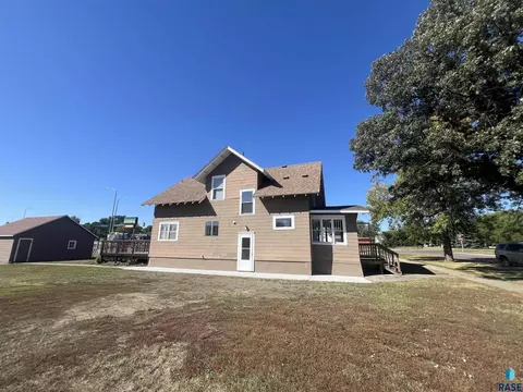 411 NE 3rd St, Madison, SD 57042 photo 22