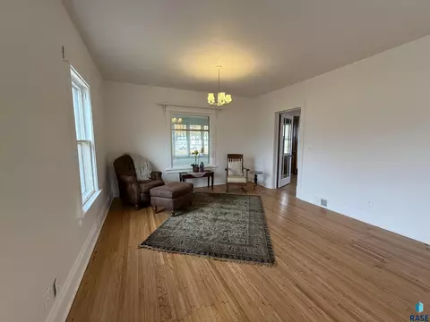 411 NE 3rd St, Madison, SD 57042 photo 6