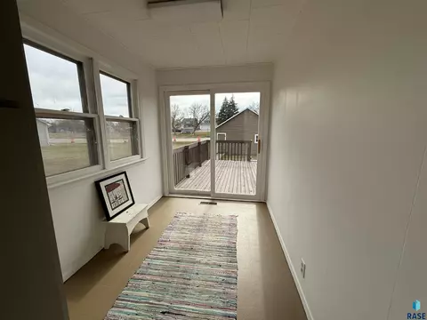 411 NE 3rd St, Madison, SD 57042 photo 10