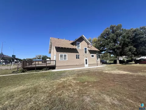 411 NE 3rd St, Madison, SD 57042 photo 27