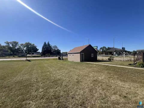 411 NE 3rd St, Madison, SD 57042 photo 23