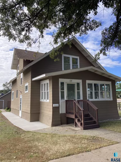 411 NE 3rd St, Madison, SD 57042 photo 29