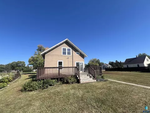 411 NE 3rd St, Madison, SD 57042 photo 26