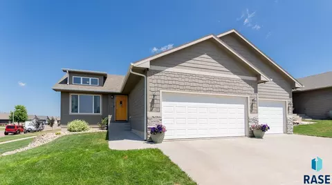 8908 W 21st St, Sioux Falls, SD 57106