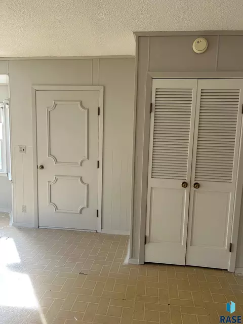 2008 E 6th St, Sioux Falls, SD 57103 photo 5