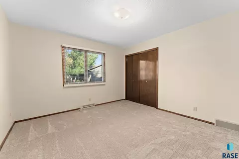 516 E Sunnybrook Dr, Sioux Falls, SD 57105 photo 14