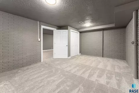 516 E Sunnybrook Dr, Sioux Falls, SD 57105 photo 17
