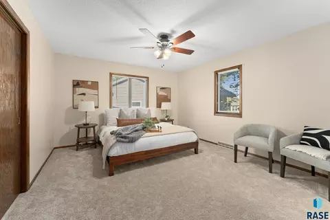 516 E Sunnybrook Dr, Sioux Falls, SD 57105 photo 9