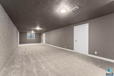 516 E Sunnybrook Dr, Sioux Falls, SD 57105 photo 16