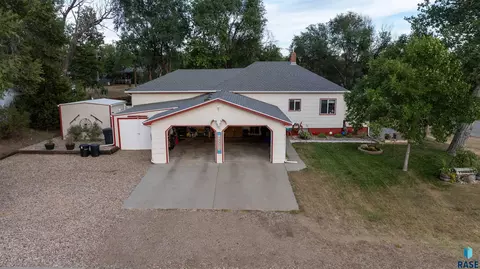 200 E 3rd St, Oacoma, SD 57365 photo 1