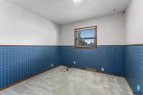 4005 Ronning Dr, Sioux Falls, SD 57103 photo 12