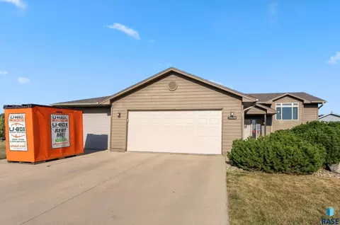 7808 W Waterford St, Sioux Falls, SD 57106