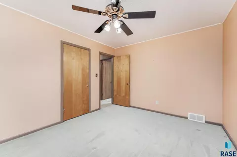 2901 S Willow Ave, Sioux Falls, SD 57105 photo 10
