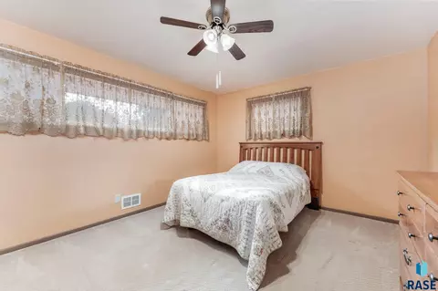 2901 S Willow Ave, Sioux Falls, SD 57105 photo 7