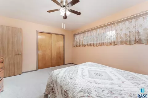 2901 S Willow Ave, Sioux Falls, SD 57105 photo 8