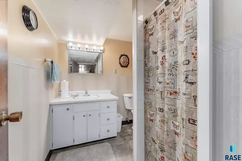 2901 S Willow Ave, Sioux Falls, SD 57105 photo 17
