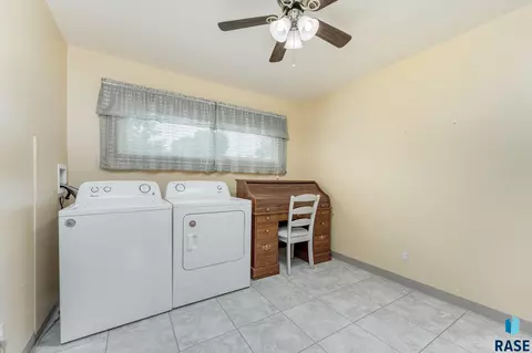2901 S Willow Ave, Sioux Falls, SD 57105 photo 12