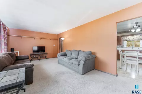 2901 S Willow Ave, Sioux Falls, SD 57105 photo 6