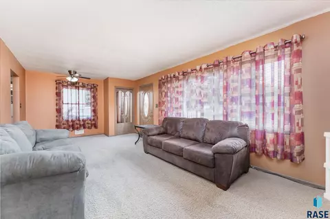 2901 S Willow Ave, Sioux Falls, SD 57105 photo 5