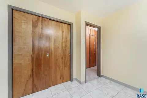 2901 S Willow Ave, Sioux Falls, SD 57105 photo 13