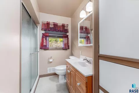 2901 S Willow Ave, Sioux Falls, SD 57105 photo 11