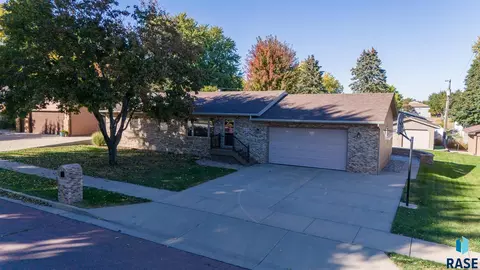 4308 E 20th St, Sioux Falls, SD 57103 photo 4