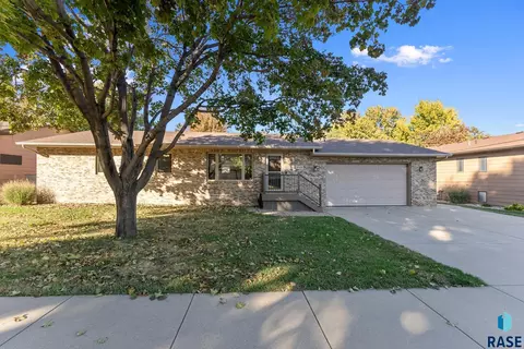 4308 E 20th St, Sioux Falls, SD 57103 photo 2