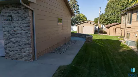 4308 E 20th St, Sioux Falls, SD 57103 photo 5