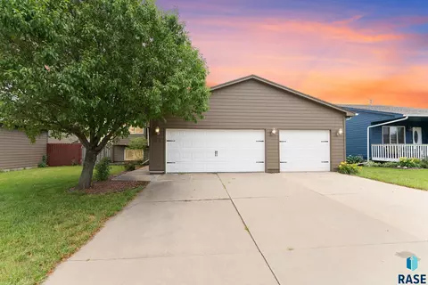 708 S Tanglewood Ave, Sioux Falls, SD 57106